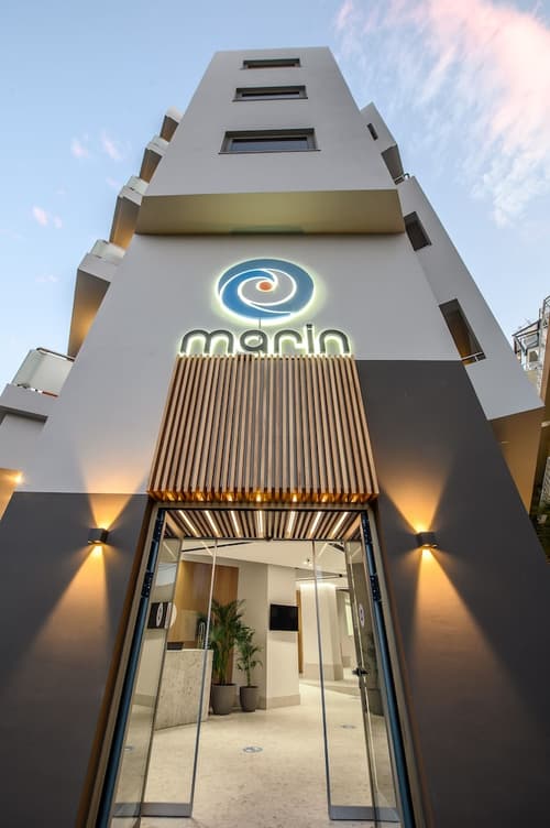 Marin Hotel, Front of property