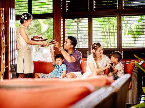 Iloha Seaview Hotel, Lobby sitting area