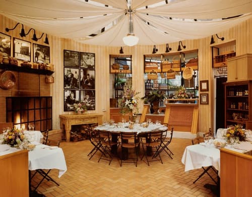 Tally Ho Inn, Dining