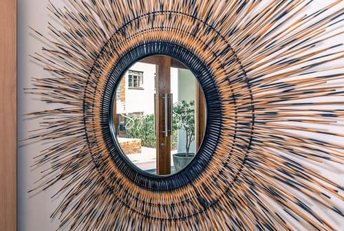 Sugar Hotel, Check-in/check-out kiosk