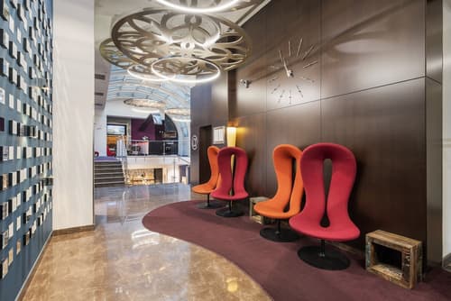 Ikonik Parlament, Reception