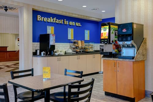 Days Inn & Suites by Wyndham Collingwood, Breakfast area