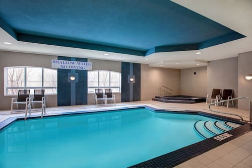 Days Inn & Suites by Wyndham Collingwood, Indoor pool