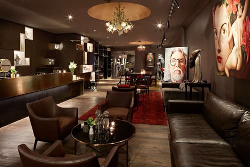 QT Wellington, Lobby