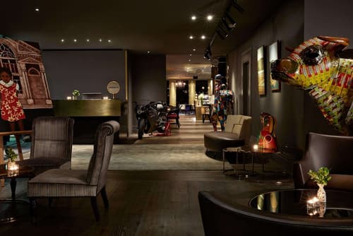 QT Wellington, Lobby