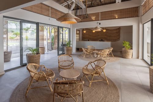 Cotton Bay Hotel, Reception