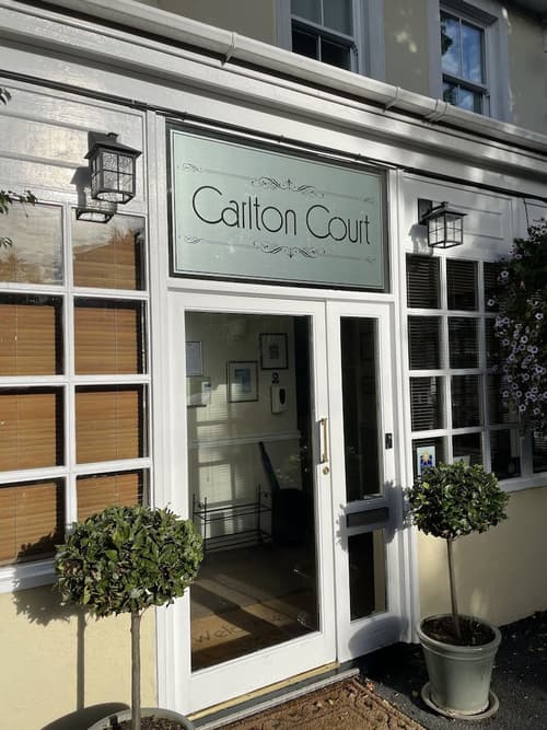 Carlton Court, Exterior