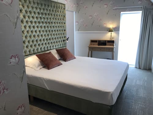 Golden Tree Hotel, Room