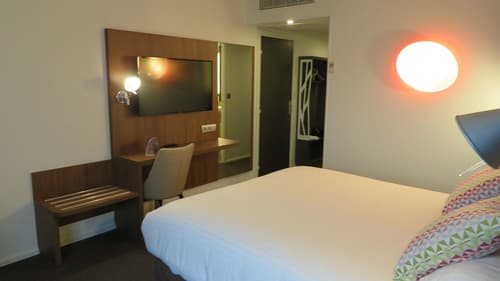 Campanile Chartres Centre - Gare - Cathédrale, Room