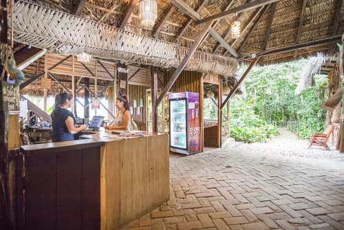 Socia/tel Amazon Tena, Reception