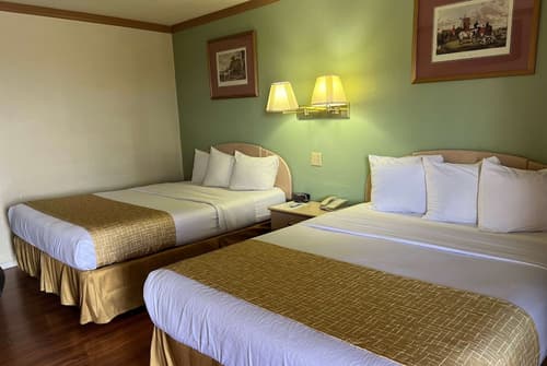 Travelodge by Wyndham Holbrook, Room