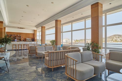 Argos Hotel, Reception