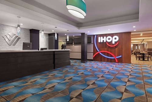 Wyndham Garden Niagara Falls Fallsview, Lobby