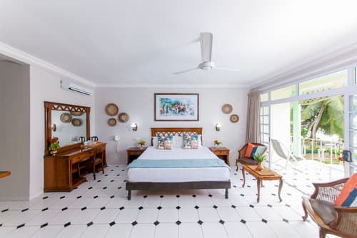 Palm Beach Hotel, Room