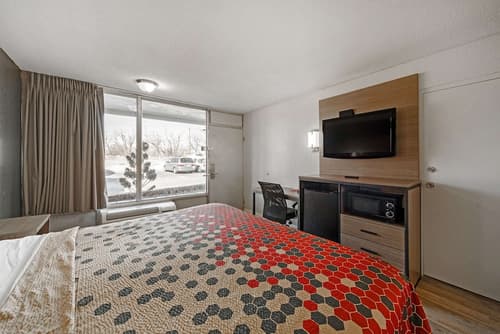 Econo Lodge And Suites Bricktown, Room