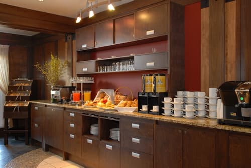 Ermitage du Lac - Les Suites Tremblant, Breakfast area