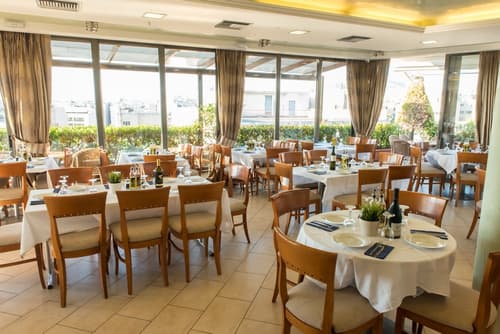 Golden City Hotel, Restaurant