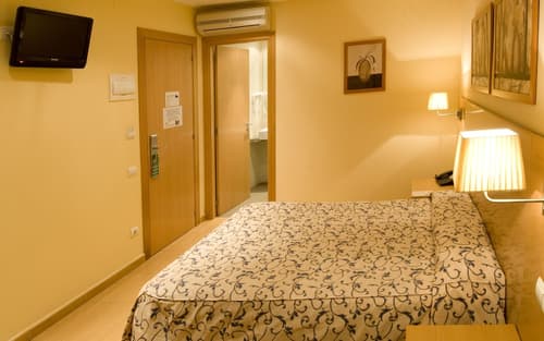 Ciutat de Sant Adria, Room