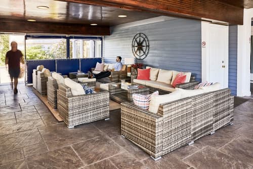 Kings Port Inn, Lobby sitting area