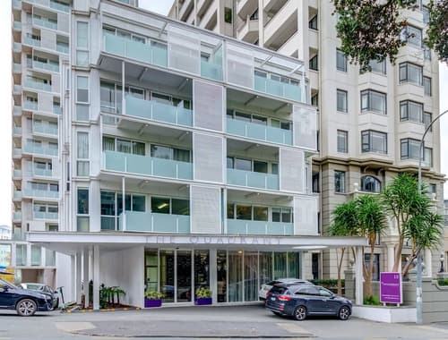 The Quadrant Hotel & Suites, Front of property