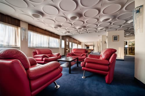 Hotel HR, Lobby sitting area