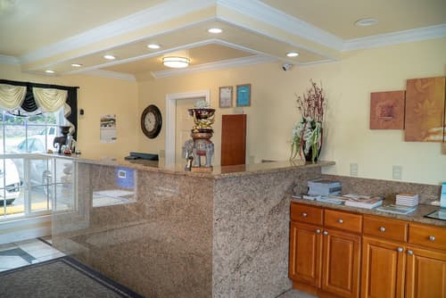 Sea Breeze Inn, Reception