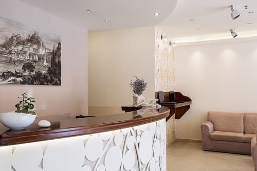 Telesilla Hotel, Reception