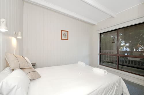 Beacon Point Ocean View Villas, Room