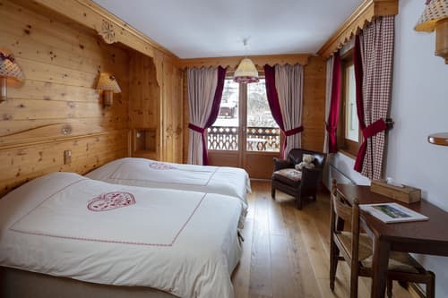 Neige et Roc, The Originals Relais, Room