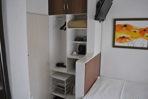 Cotswold House, Room