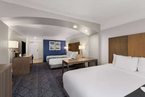 La Quinta Inn and Suites by Wyndham at WaTiki Waterpark, Room