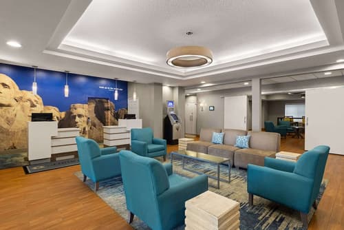 La Quinta Inn and Suites by Wyndham at WaTiki Waterpark, Lobby