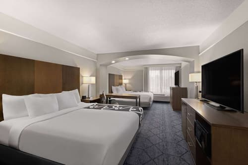 La Quinta Inn and Suites by Wyndham at WaTiki Waterpark, Room