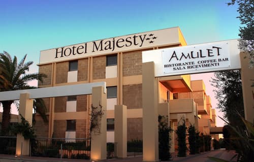 Hotel Majesty, Primary image
