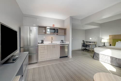 Country Inn & Suites by Radisson, Port Canaveral, FL, Room