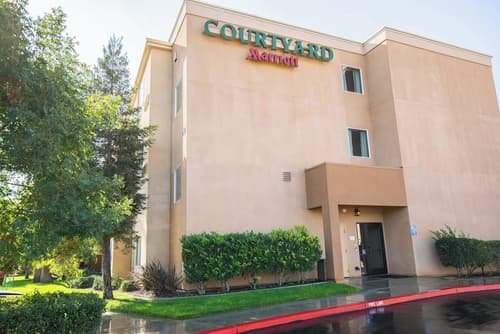 Courtyard by Marriott Merced, Exterior