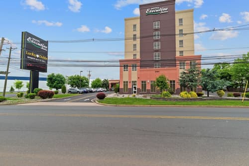 Hotel Executive Suites, Exterior