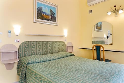 Hotel Carmencita, Room