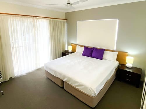 Park Regis Anchorage, Room