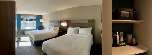 Holiday Inn Express & Suites Marquette by IHG, Room