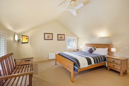 Captains At The Bay, Room