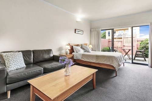 Captains At The Bay, Room