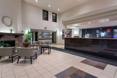 Super 8 by Wyndham Trois-Rivieres, Lobby
