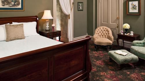 Devereaux Shields House, Room