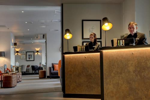 Ten Hill Place, Reception