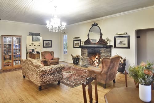 Zuurberg Mountain Village, Lobby sitting area