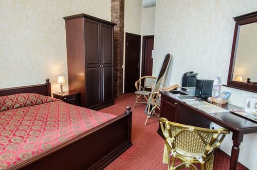 Monte Kristo Hotel, Room