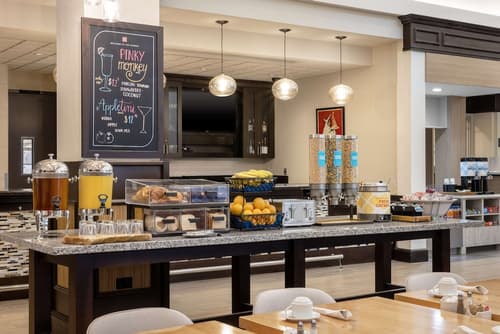 Hilton Garden Inn West Palm Beach Airport, Breakfast area