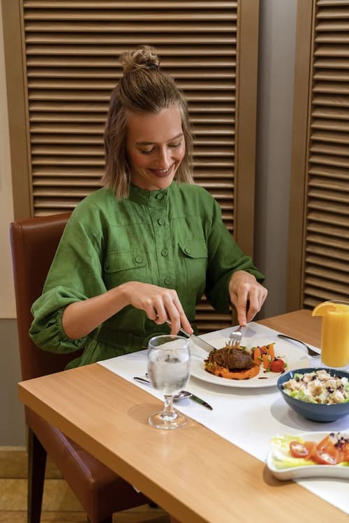 Mövenpick Hotel Doha, In-room dining