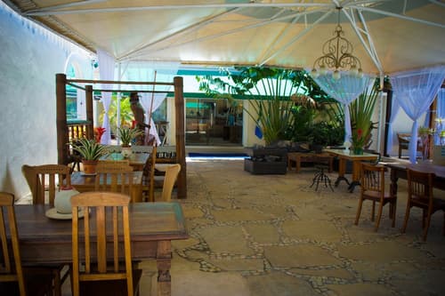 Don Quijote Hotel, Lobby lounge
